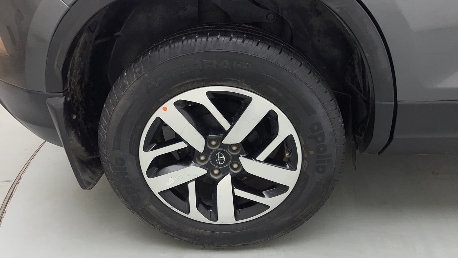 Used 2023 Tata Harrier XZA Plus Diesel Automatic tyres RIGHT REAR TYRE RIM VIEW