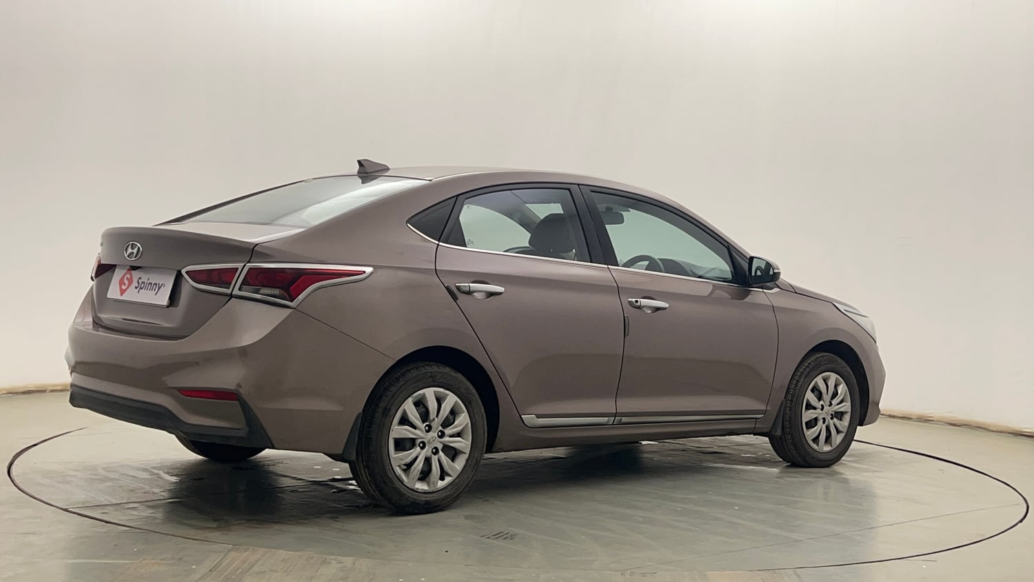 Used 2018 Hyundai Verna EX 1.4 VTVT Petrol Manual exterior RIGHT REAR CORNER VIEW