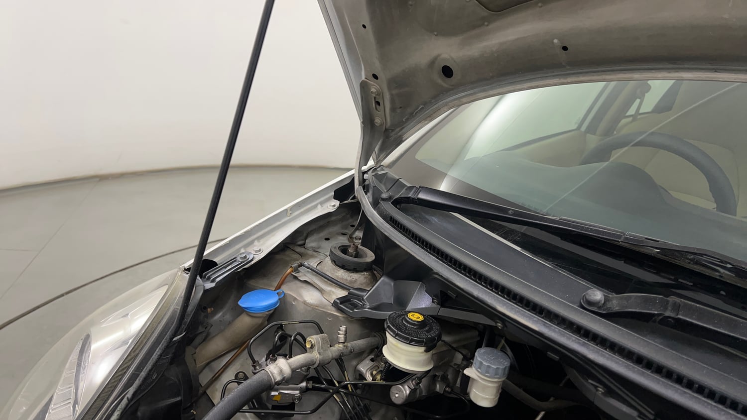 Used 2013 Honda Brio S MT Petrol Manual engine ENGINE RIGHT SIDE HINGE & APRON VIEW