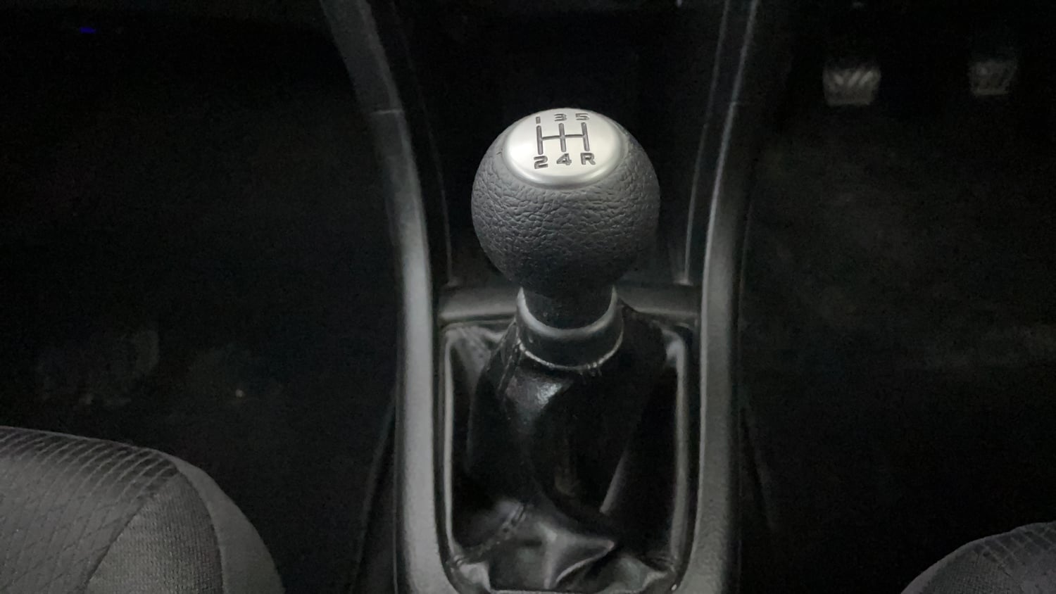 Used 2017 Maruti Suzuki Swift ZDi Diesel Manual interior GEAR  KNOB VIEW