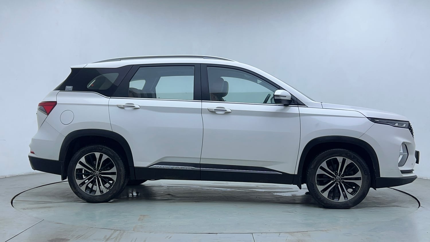 Used 2021 MG Motors Hector Plus Select 2.0 Diesel Turbo MT 7-STR Diesel Manual exterior RIGHT SIDE VIEW