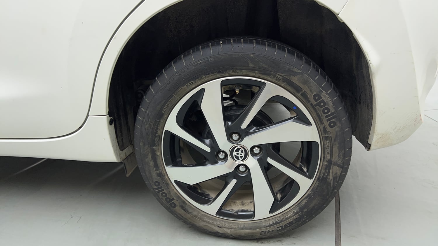 Used 2022 Toyota Glanza V AMT Petrol Automatic tyres LEFT REAR TYRE RIM VIEW