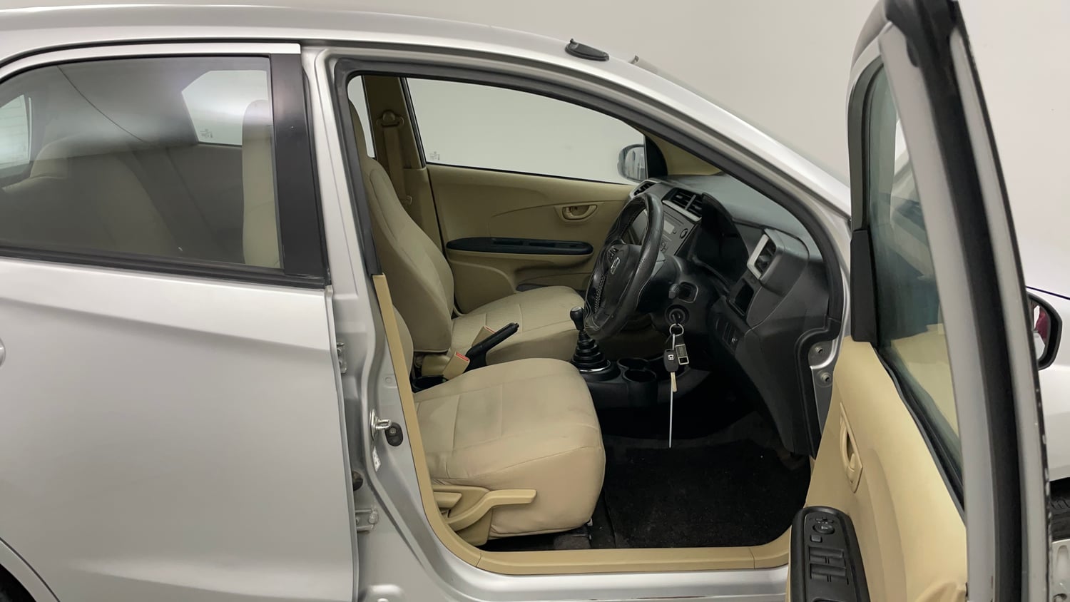 Used 2018 Honda Brio S MT Petrol Manual interior RIGHT SIDE FRONT DOOR CABIN VIEW