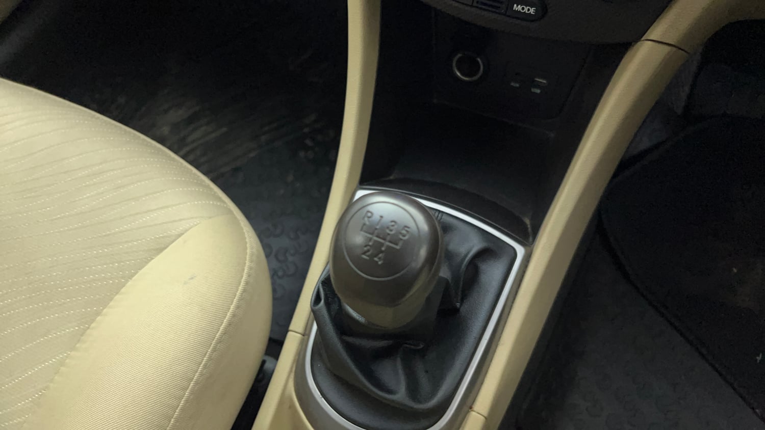 Used 2016 Hyundai Verna 1.6 VTVT SX Petrol Manual interior GEAR  KNOB VIEW