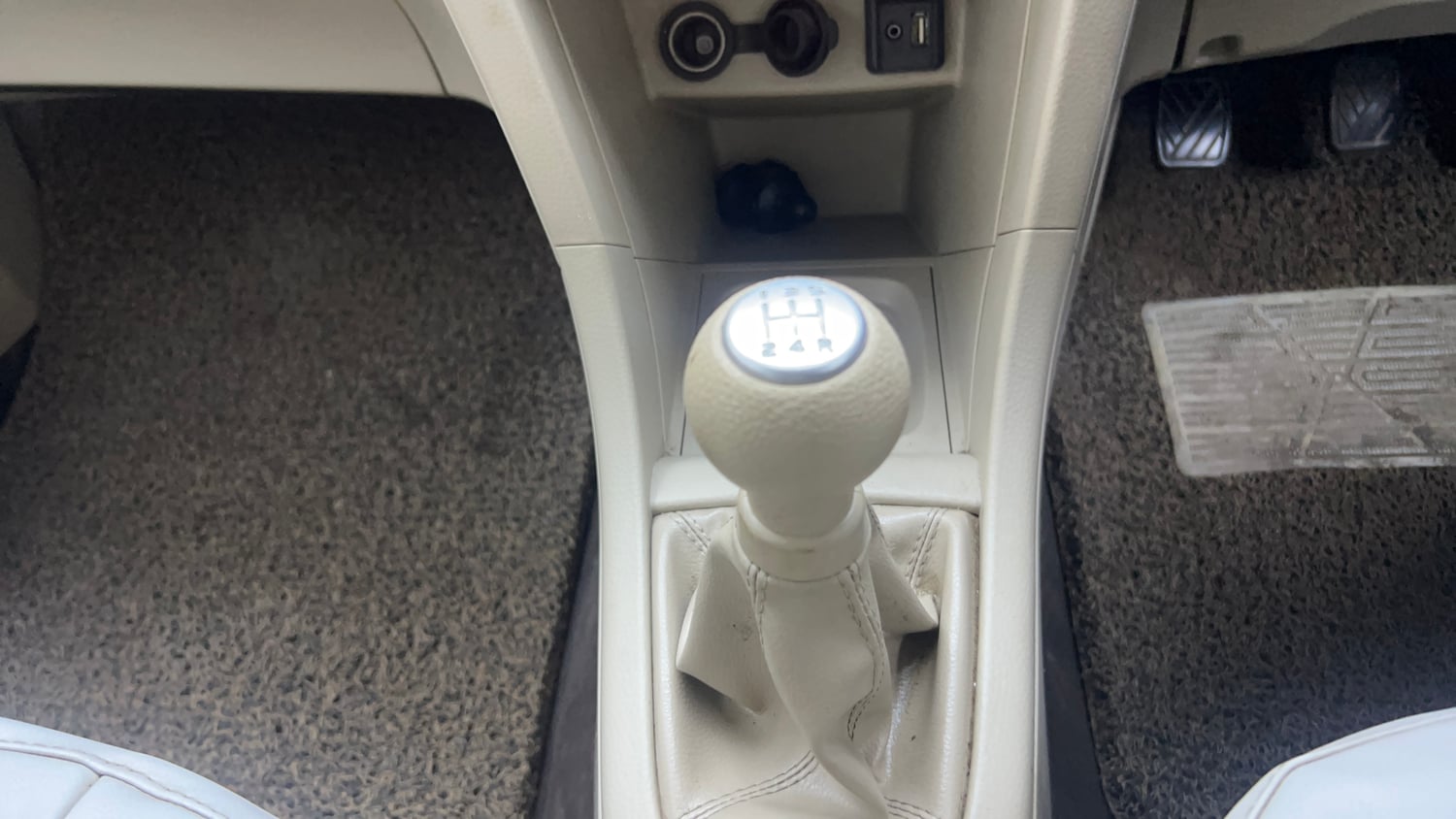 Used 2016 Maruti Suzuki Swift Dzire ZXI Petrol Manual interior GEAR  KNOB VIEW