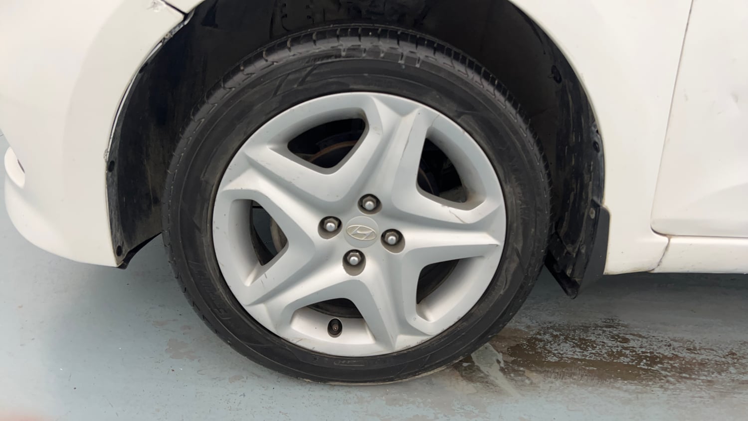 Used 2017 Hyundai Elite i20 Asta 1.2 Petrol Manual tyres LEFT FRONT TYRE RIM VIEW
