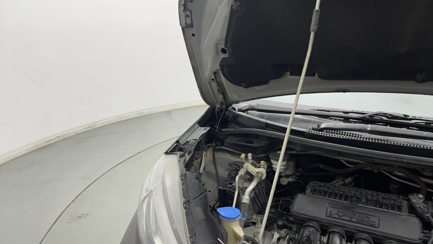 Used 2019 Honda WR-V VX MT Petrol Petrol Manual engine ENGINE RIGHT SIDE HINGE & APRON VIEW