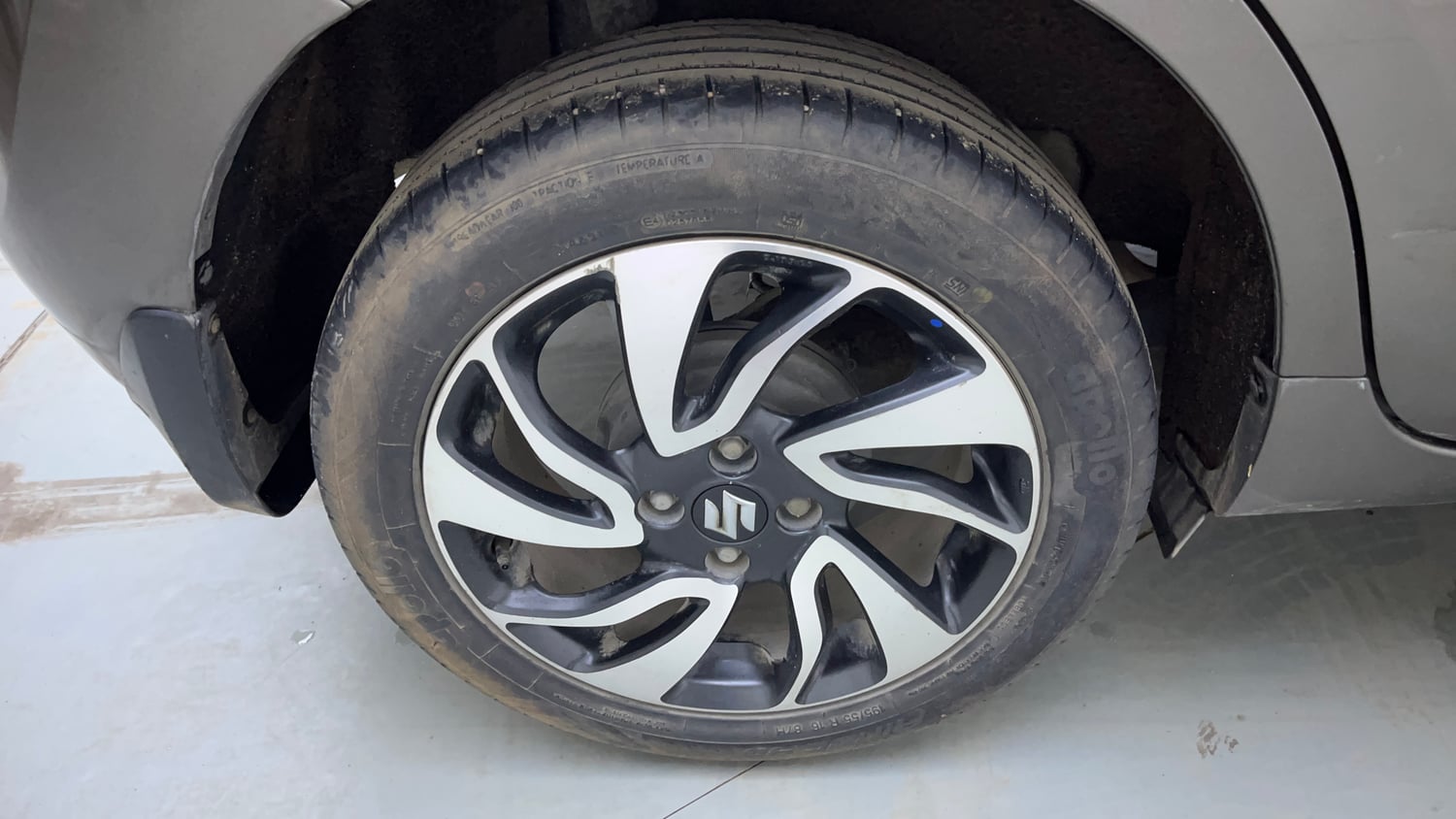 Used 2022 Maruti Suzuki Baleno Zeta Petrol Manual tyres RIGHT REAR TYRE RIM VIEW