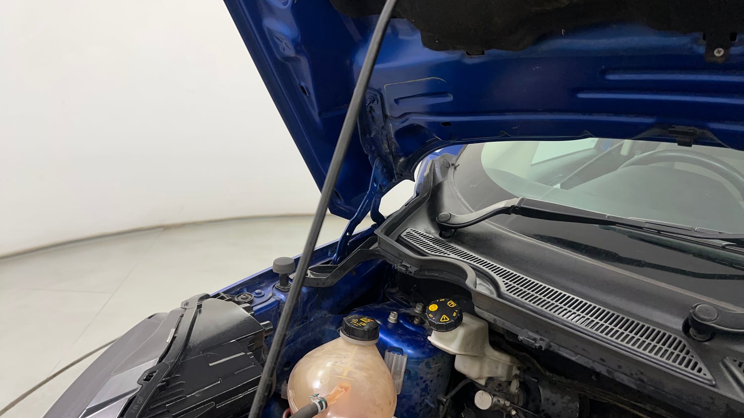 Used 2021 Ford EcoSport Titanium Plus 1.5L Ti-VCT AT Petrol Automatic engine ENGINE RIGHT SIDE HINGE & APRON VIEW