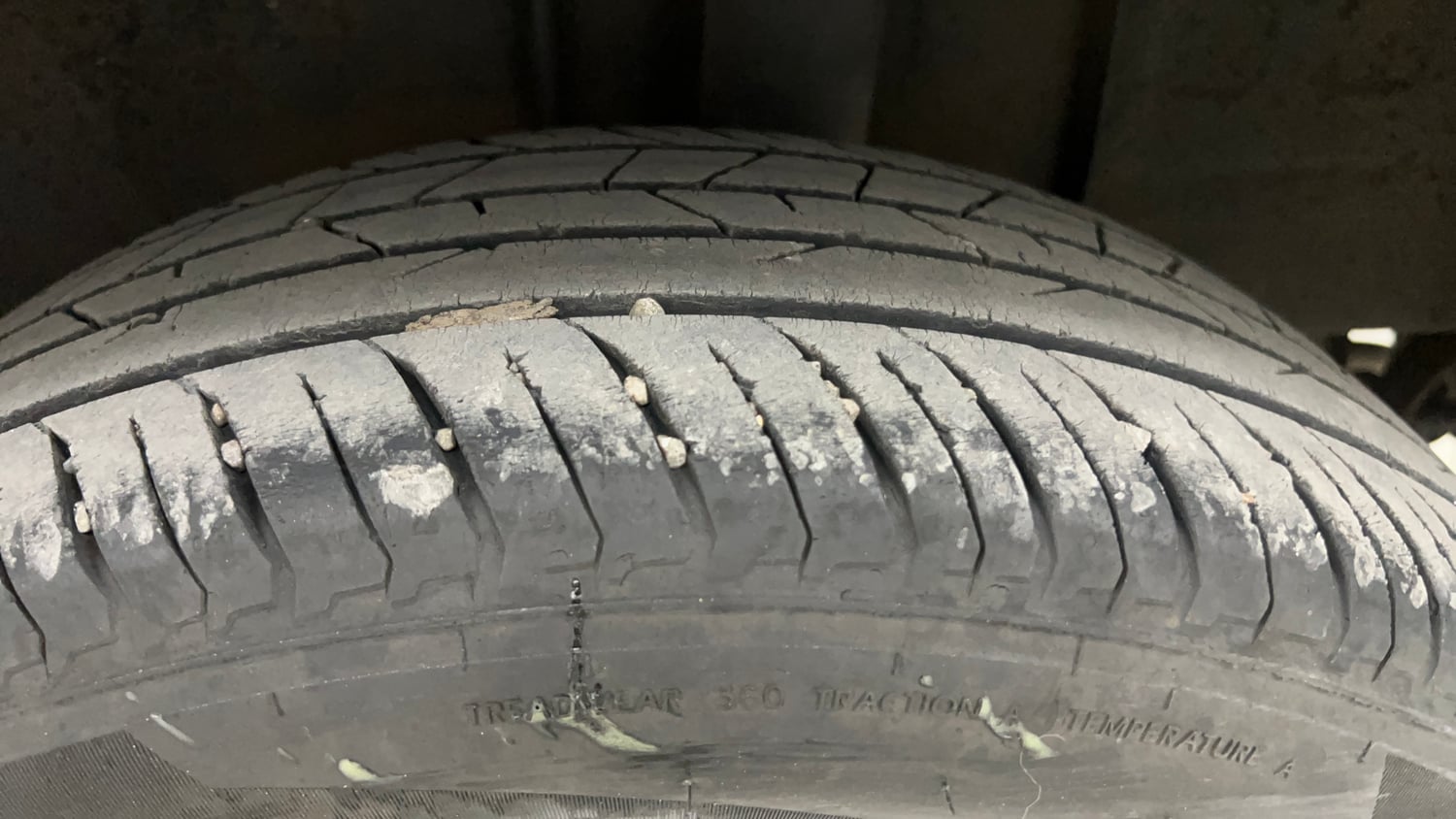 Used 2024 Nissan Magnite XE Petrol Manual tyres LEFT REAR TYRE TREAD VIEW