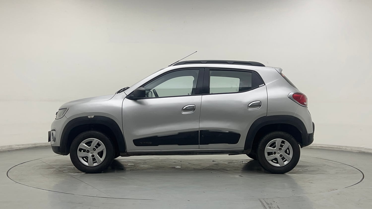 Used 2016 Renault Kwid RXT Petrol Manual exterior LEFT SIDE VIEW