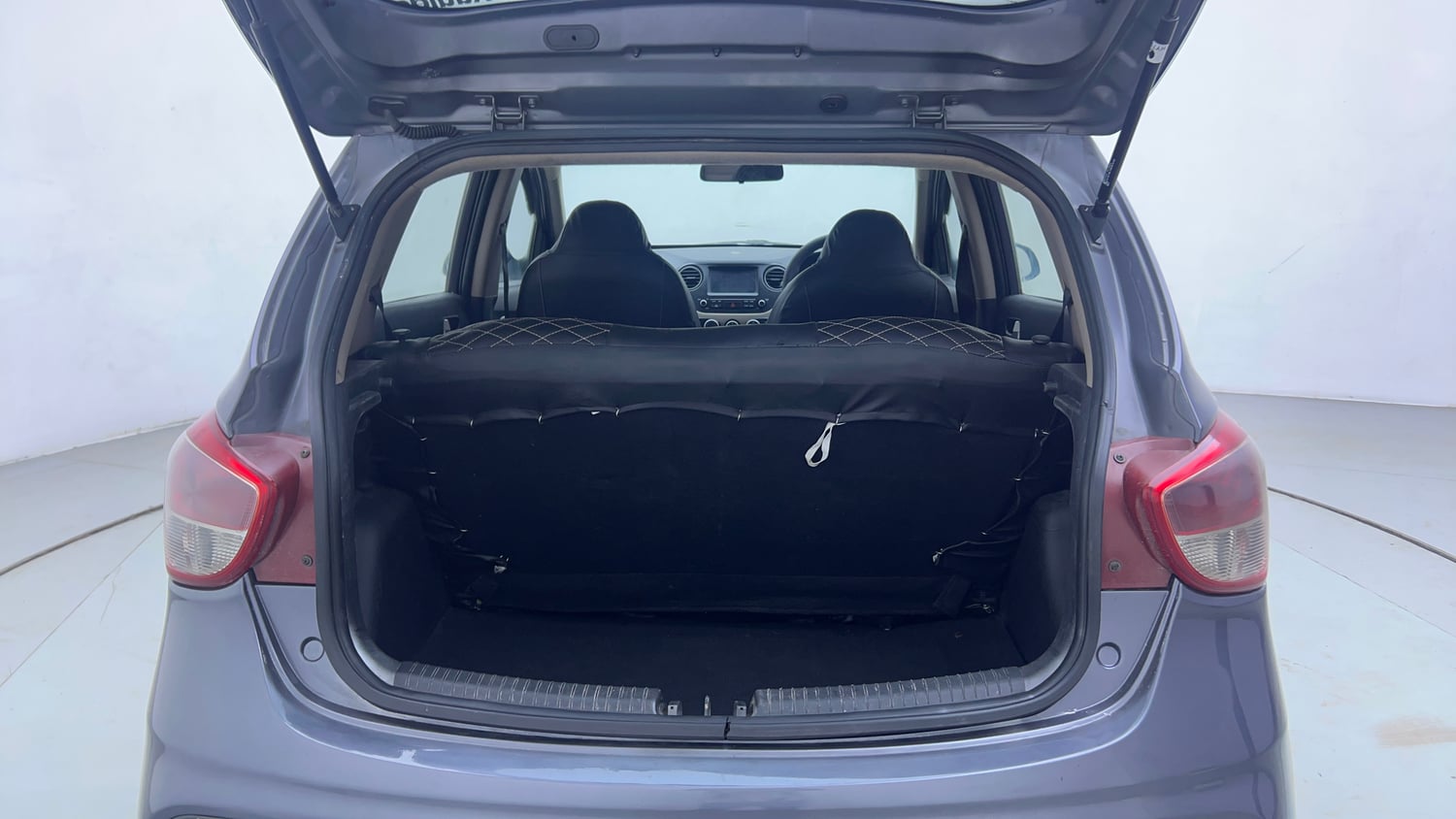 Used 2017 Hyundai Grand i10 Sportz (O) U2 1.2 CRDi Diesel Manual interior DICKY INSIDE VIEW