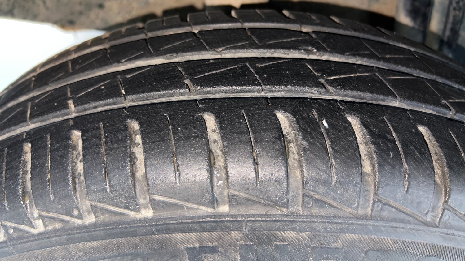 Used 2022 Renault Kwid RXT 1.0 AMT Petrol Automatic tyres RIGHT REAR TYRE TREAD VIEW