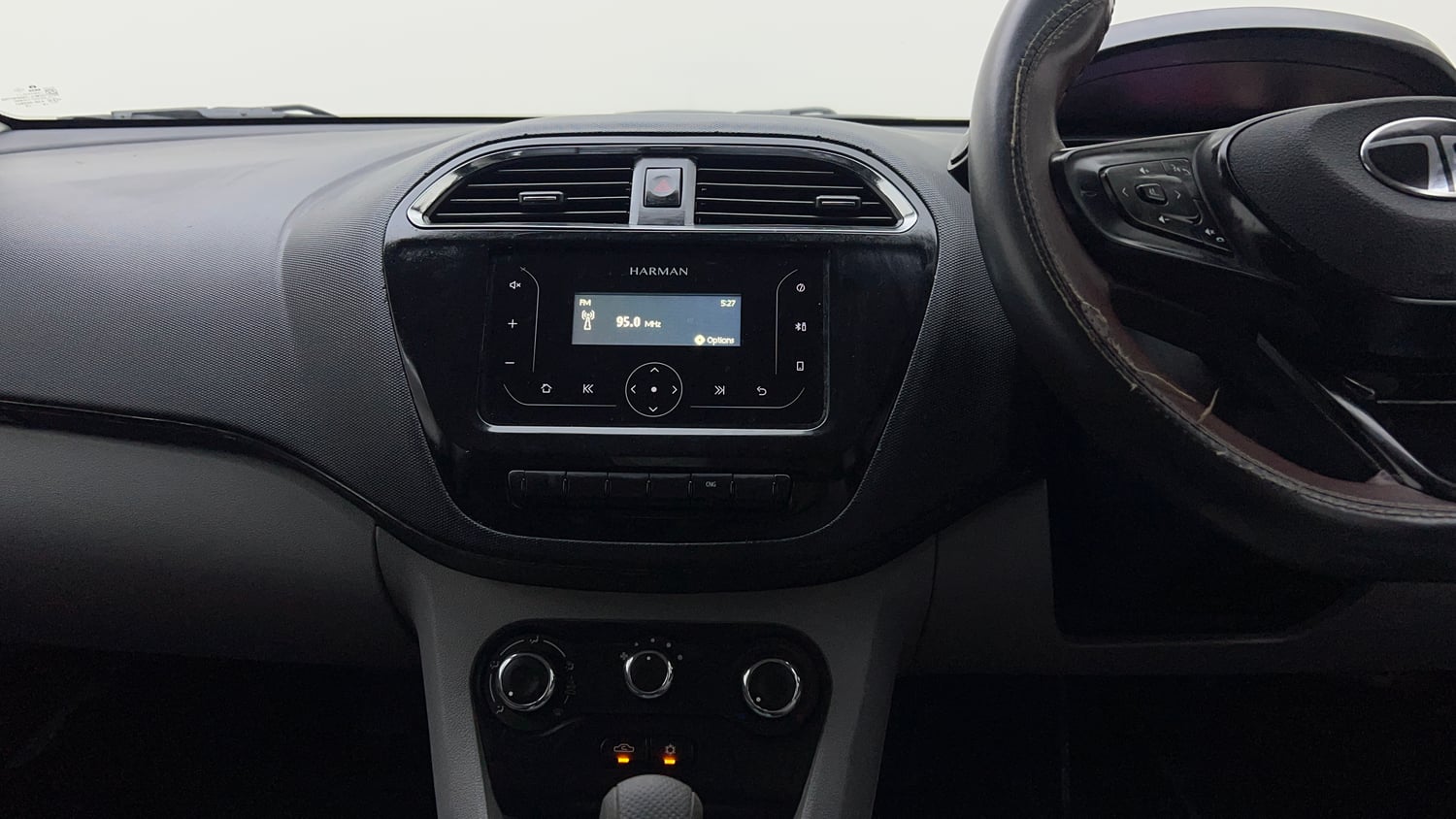 Used 2024 Tata Tiago XTA iCNG Cng Automatic interior MUSIC SYSTEM & AC CONTROL VIEW
