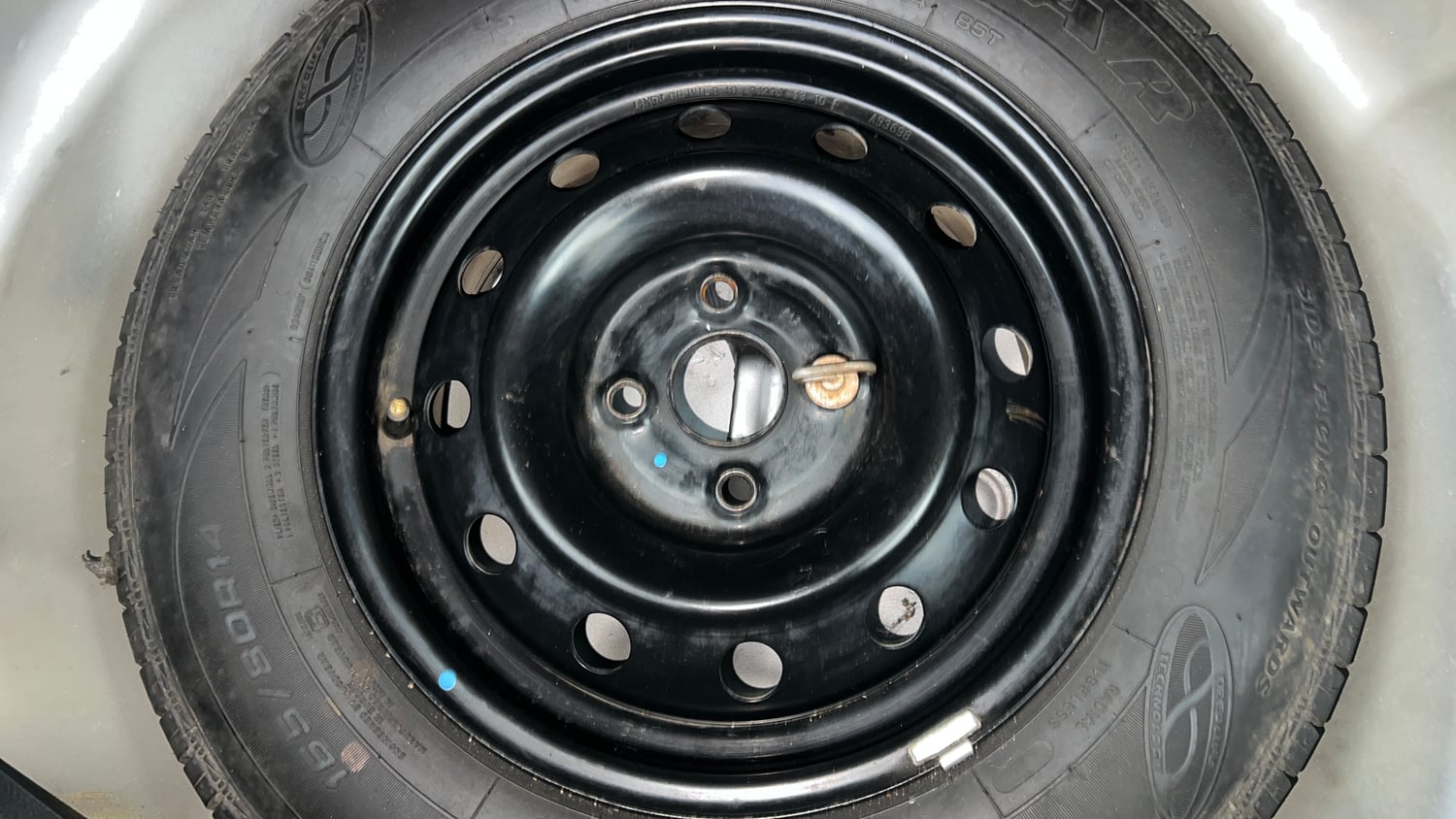 Used 2013 Maruti Suzuki Swift VXi Petrol Manual tyres SPARE TYRE VIEW