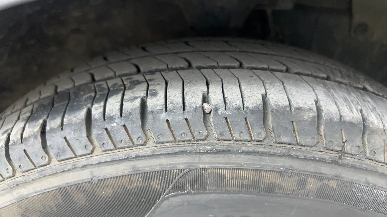 Used 2016 Hyundai Eon Magna + Petrol Manual tyres RIGHT FRONT TYRE TREAD VIEW