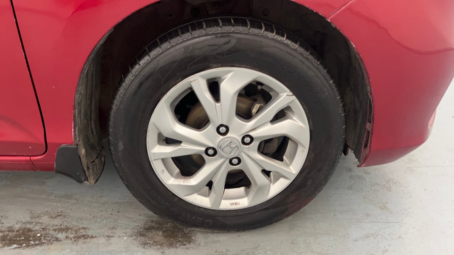 Used 2021 Honda Amaze 1.2 VX MT Petrol Petrol Manual tyres RIGHT FRONT TYRE RIM VIEW