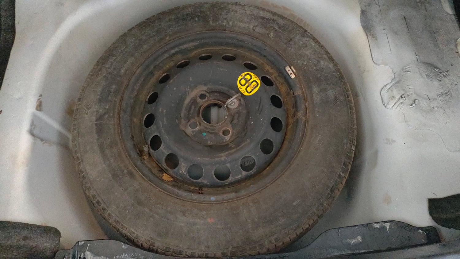 Used 2017 Maruti Suzuki Swift Dzire ZXI Petrol Manual tyres SPARE TYRE VIEW
