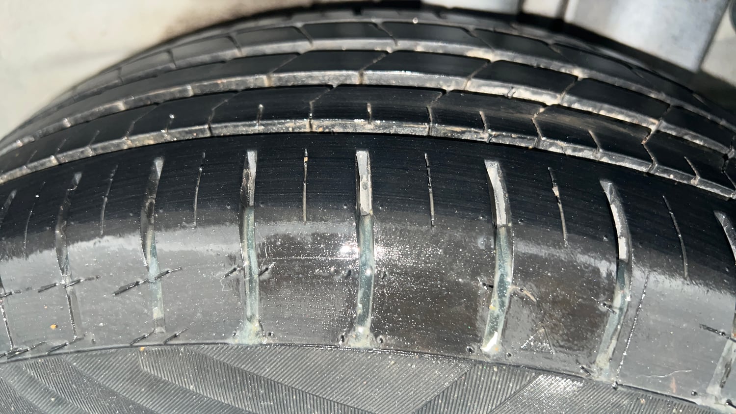 Used 2015 Hyundai Elite i20 Magna 1.2 Petrol Manual tyres LEFT REAR TYRE TREAD VIEW