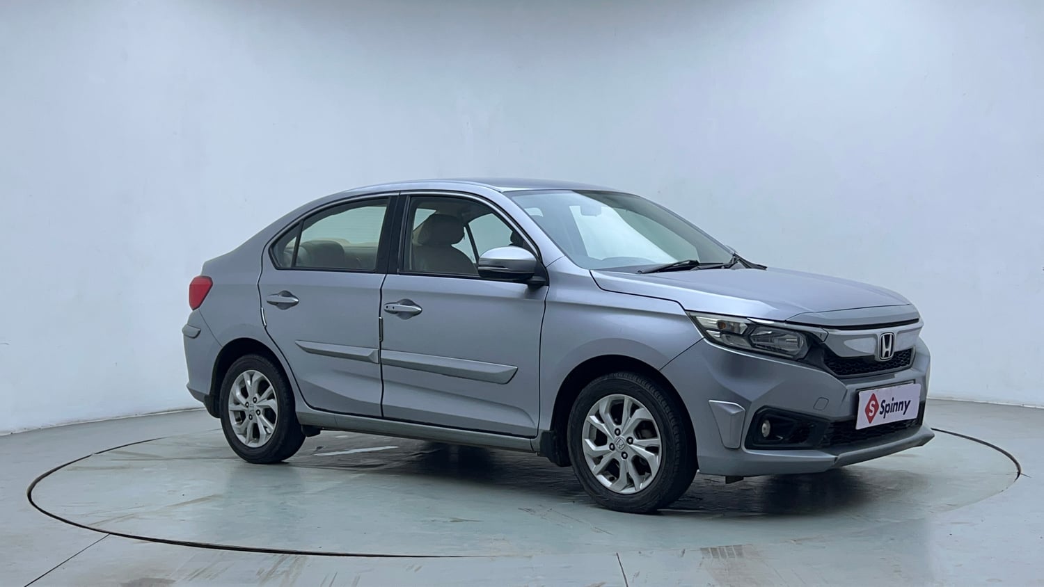 Used 2018 Honda Amaze 1.2 V CVT Petrol Petrol Automatic exterior RIGHT FRONT CORNER VIEW
