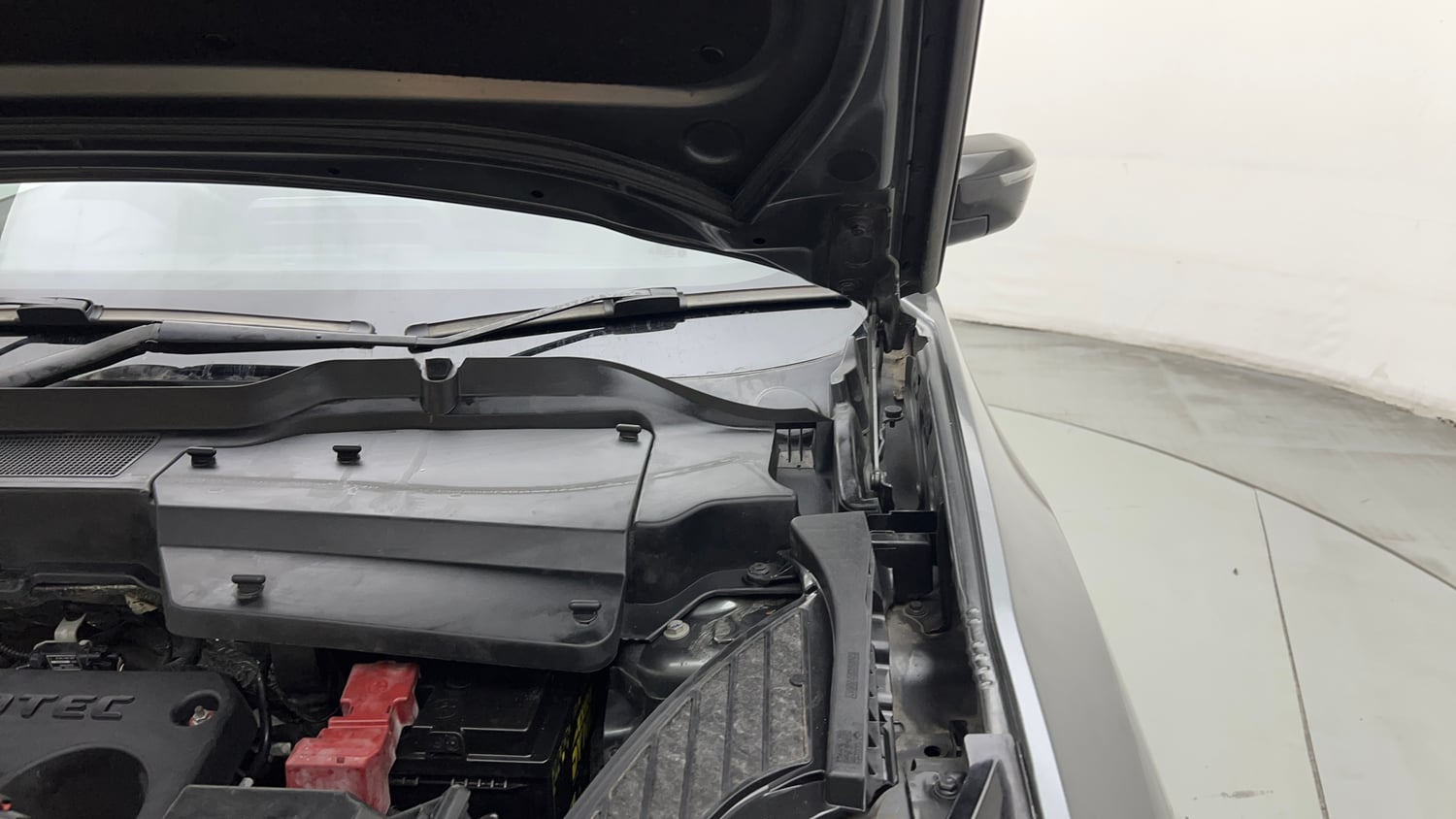 Used 2023 Tata Harrier XZA Plus Diesel Automatic engine ENGINE LEFT SIDE HINGE & APRON VIEW