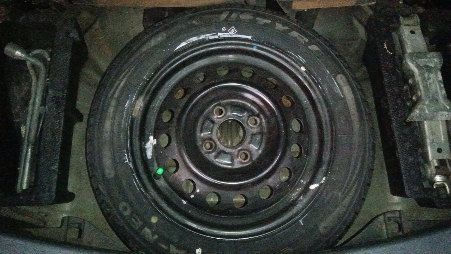 Used 2012 Maruti Suzuki Wagon R 1.0 VXi Petrol Manual tyres SPARE TYRE VIEW