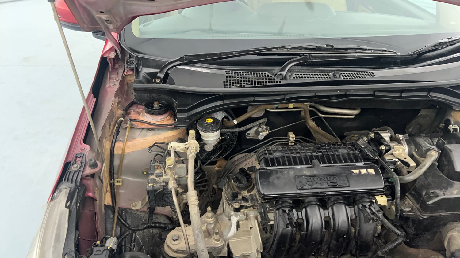Used 2021 Honda Amaze 1.2 VX MT Petrol Petrol Manual engine ENGINE RIGHT SIDE HINGE & APRON VIEW