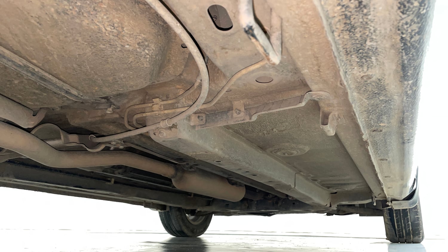 Used 2017 Maruti Suzuki Ciaz Zeta 1.4 AT Petrol Automatic extra REAR RIGHT UNDERBODY VIEW
