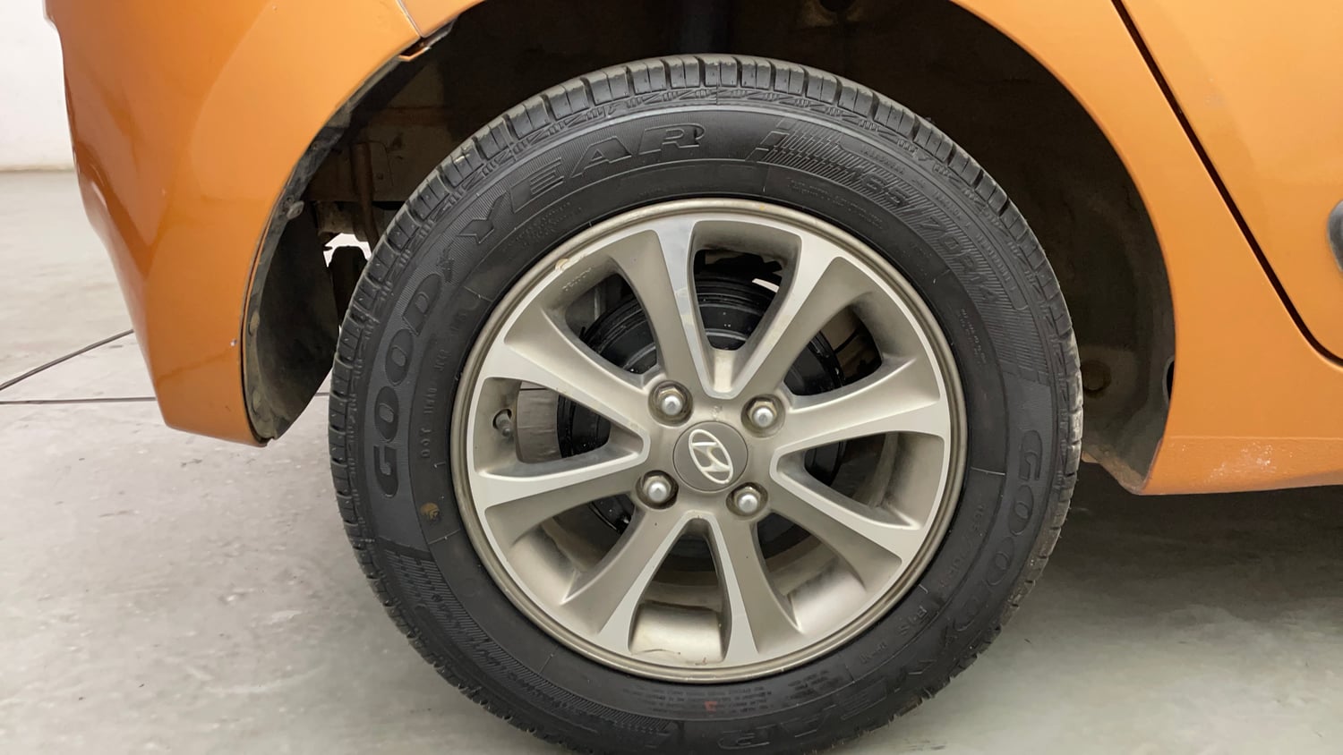 Used 2014 Hyundai Grand i10 Asta 1.2 Kappa VTVT Petrol Manual tyres RIGHT REAR TYRE RIM VIEW