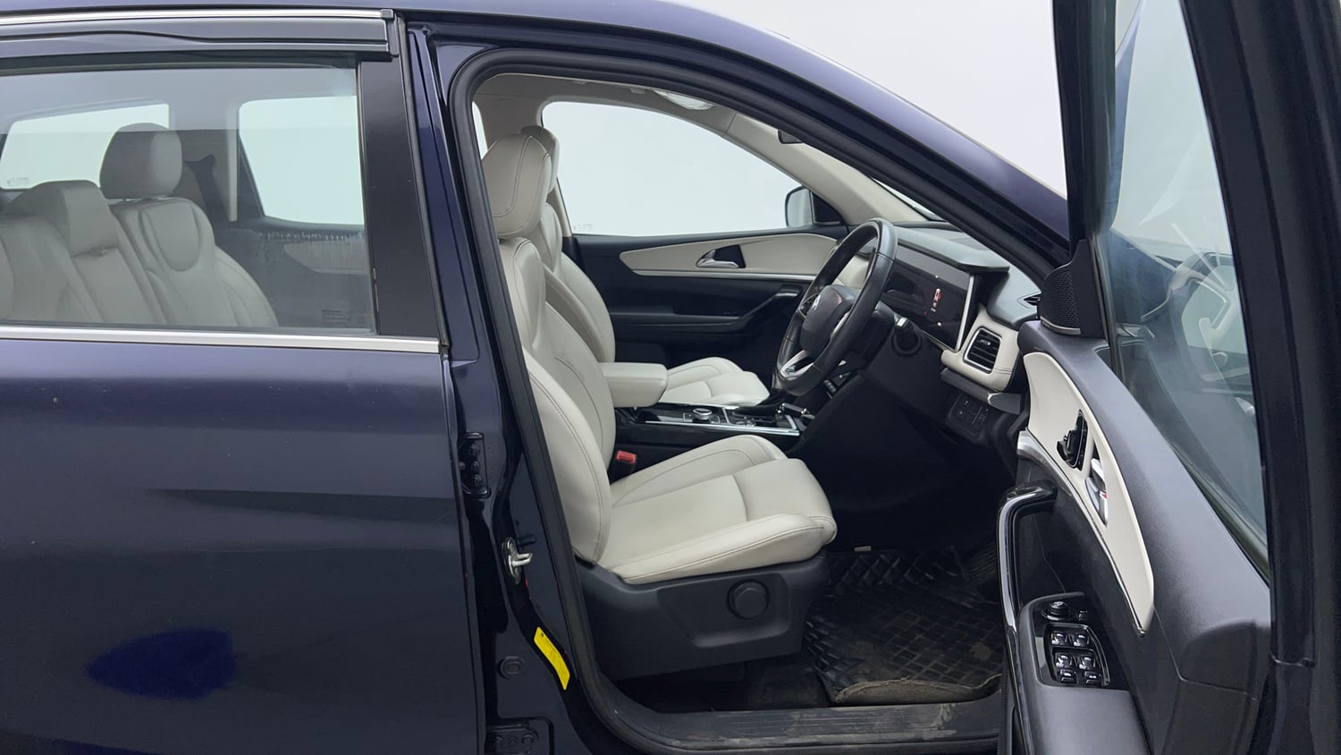 Used 2022 Mahindra XUV700 AX 7 Petrol AT Luxury Pack 7 STR Petrol Automatic interior RIGHT SIDE FRONT DOOR CABIN VIEW