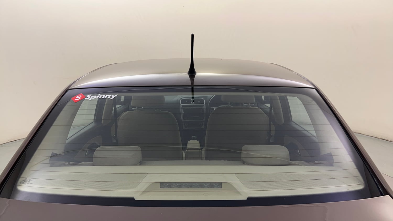 Used 2017 Volkswagen Ameo Highline1.2L Plus (P) 16 Alloy Petrol Manual exterior BACK WINDSHIELD VIEW