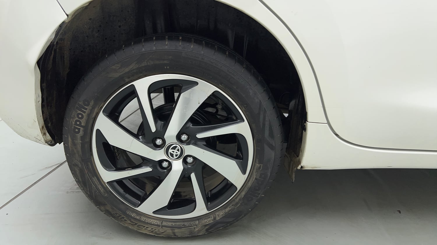 Used 2022 Toyota Glanza V AMT Petrol Automatic tyres RIGHT REAR TYRE RIM VIEW