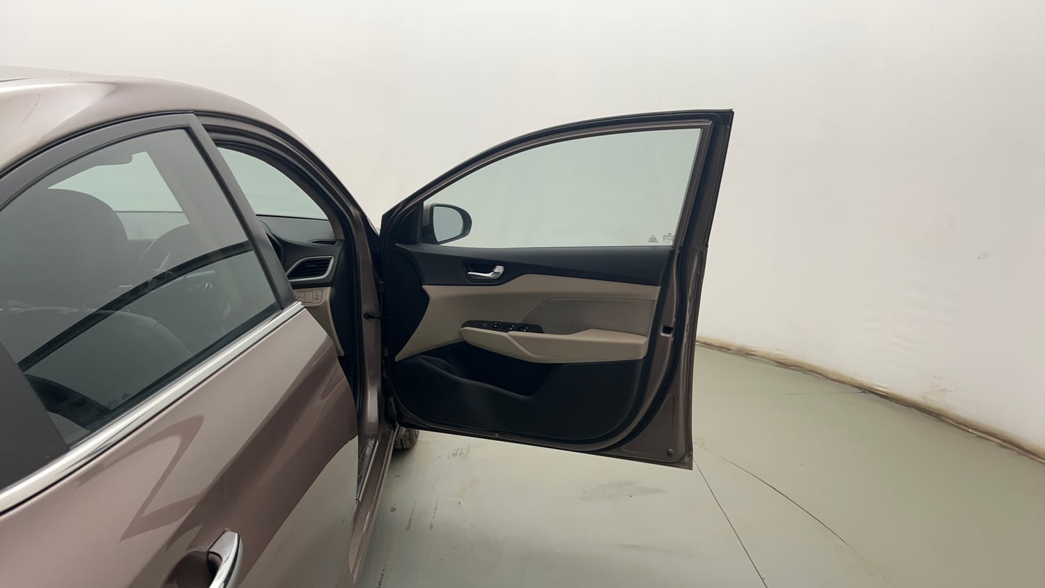 Used 2018 Hyundai Verna EX 1.4 VTVT Petrol Manual interior RIGHT FRONT DOOR OPEN VIEW