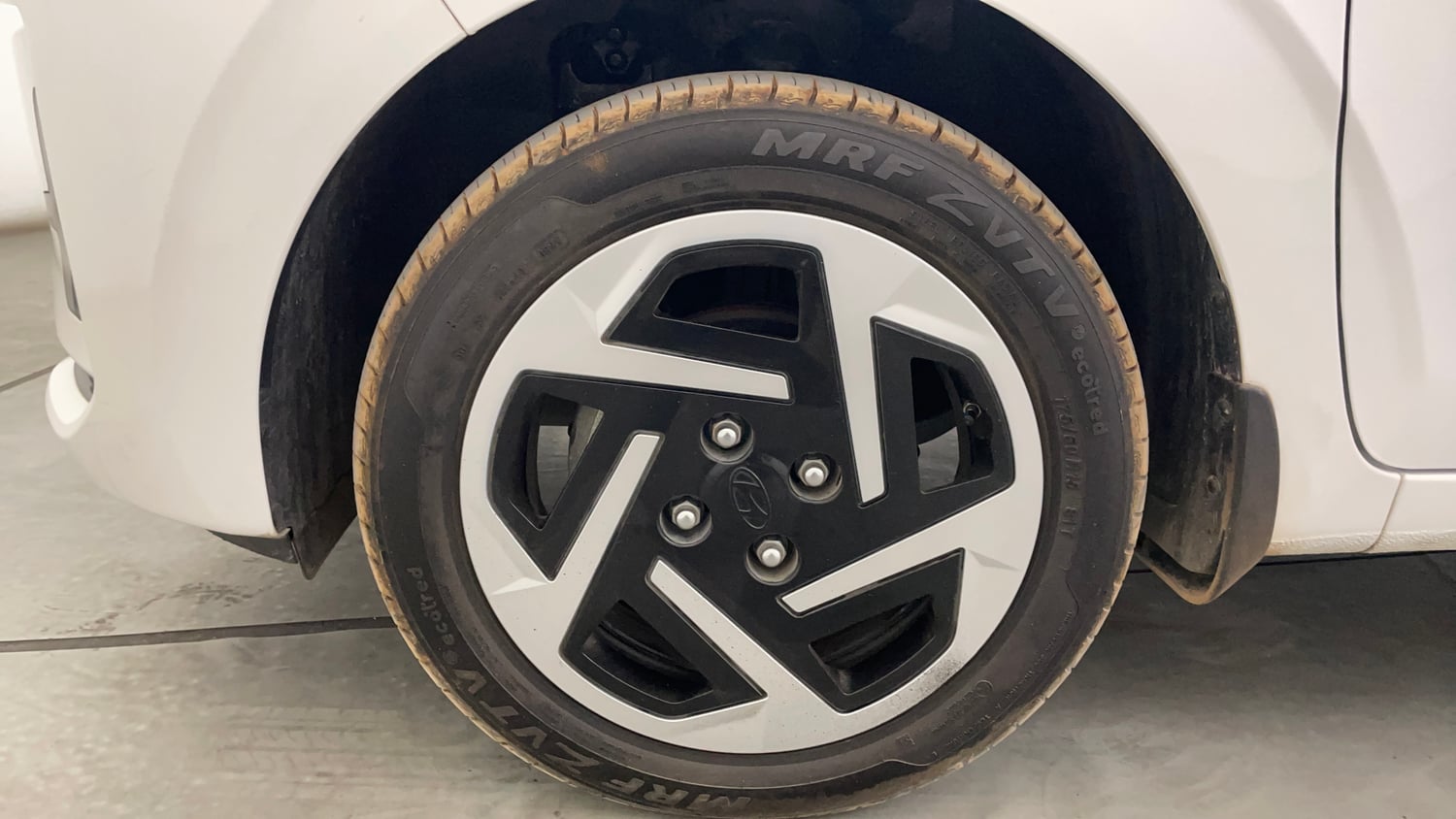 Used 2025 Hyundai Grand i10 Nios Sportz 1.2 Kappa AMT Petrol Automatic tyres LEFT FRONT TYRE RIM VIEW