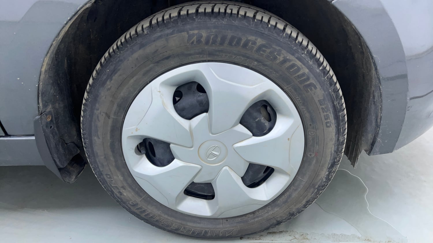 Used 2021 Tata Tiago XT Petrol Manual tyres RIGHT FRONT TYRE RIM VIEW