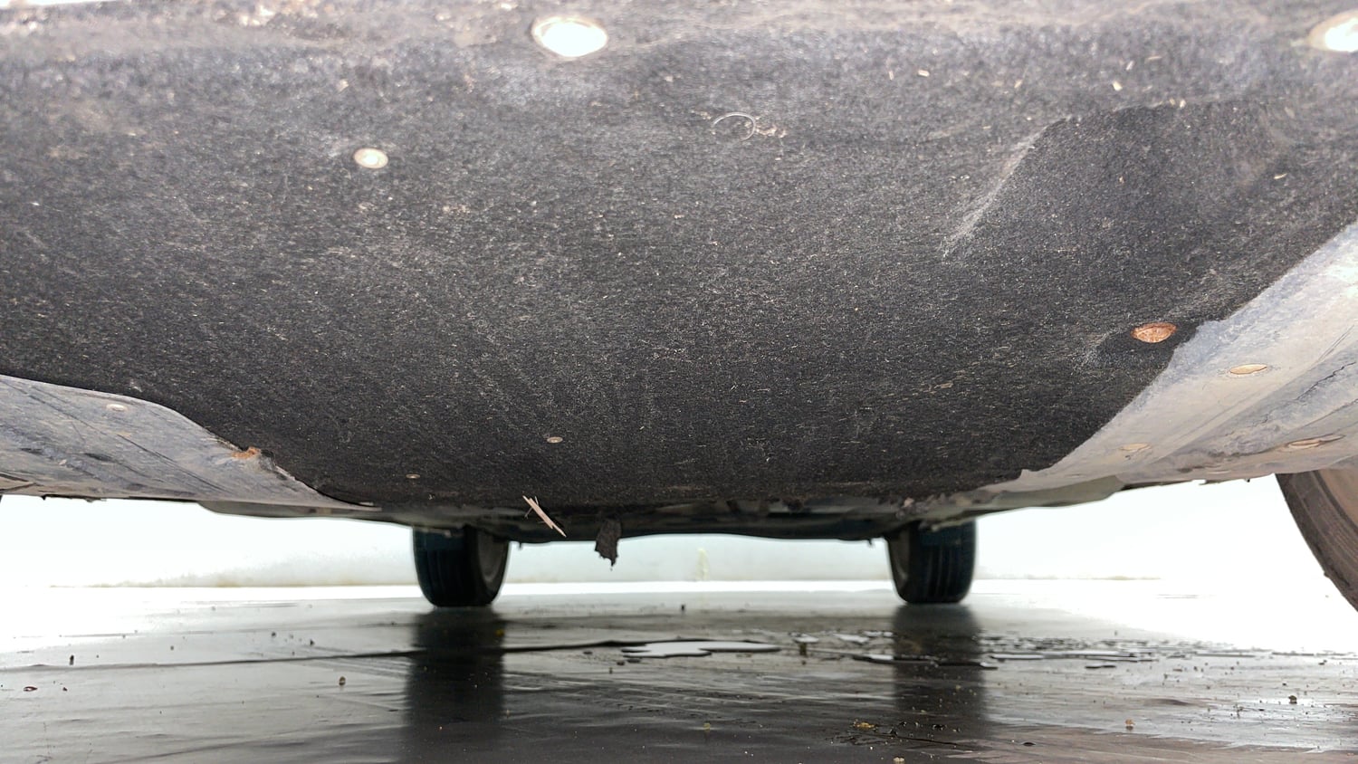 Used 2023 Toyota Glanza V Petrol Manual extra FRONT LEFT UNDERBODY VIEW