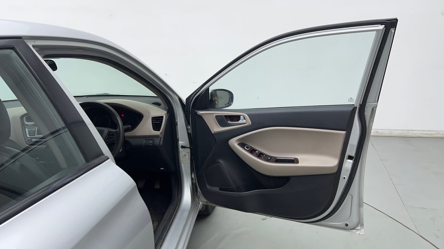 Used 2015 Hyundai Elite i20 Magna 1.2 Petrol Manual interior RIGHT FRONT DOOR OPEN VIEW