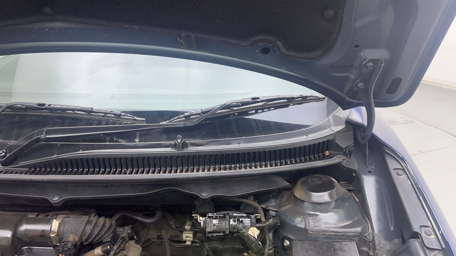 Used 2019 Maruti Suzuki Baleno Delta Petrol Manual engine ENGINE LEFT SIDE HINGE & APRON VIEW