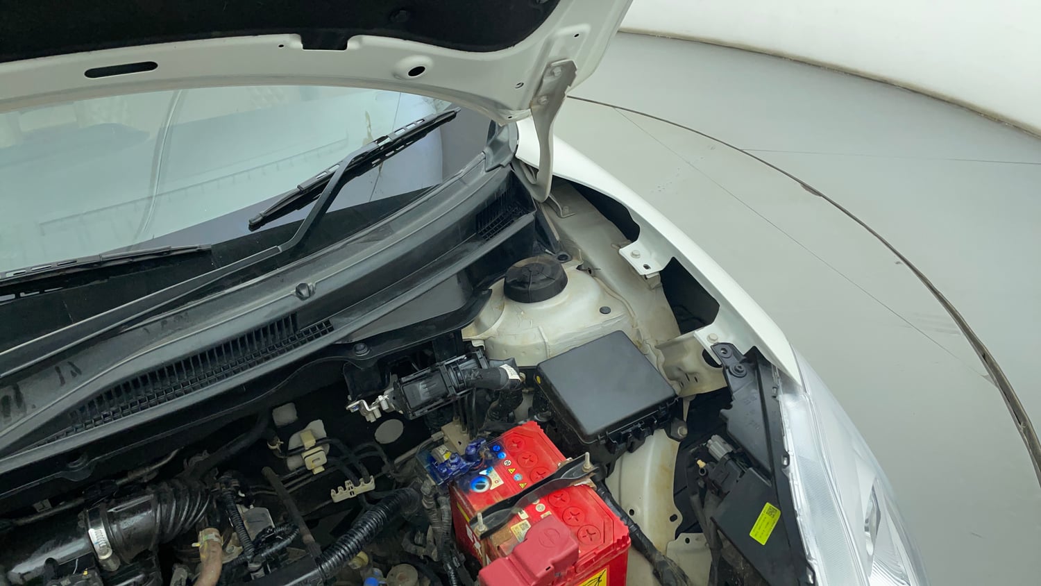 Used 2021 Maruti Suzuki Dzire VXi Petrol Manual engine ENGINE LEFT SIDE HINGE & APRON VIEW