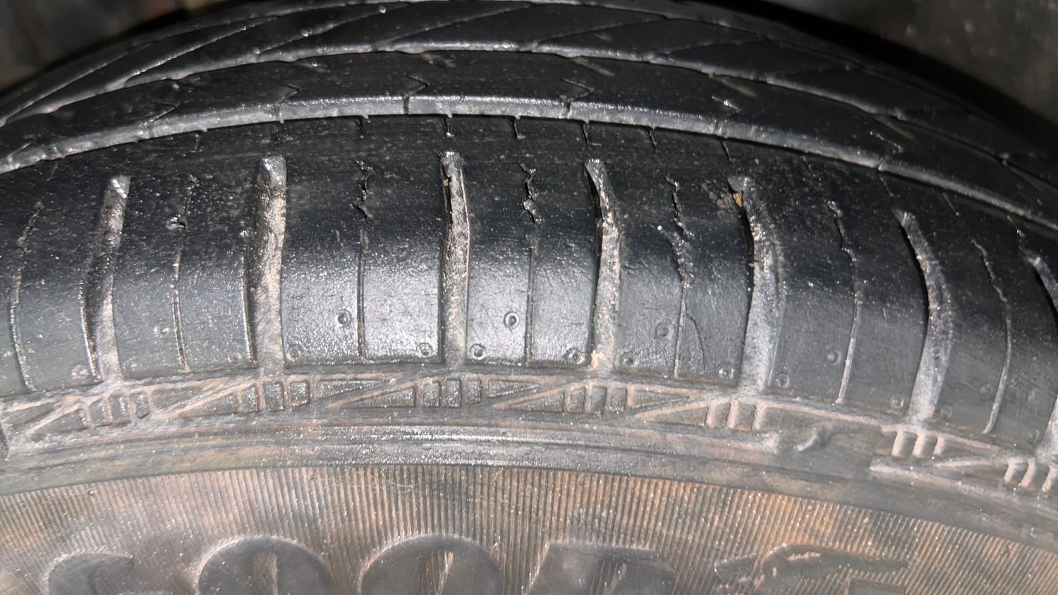 Used 2017 Maruti Suzuki Swift Dzire VXI (O) Petrol Manual tyres RIGHT REAR TYRE TREAD VIEW