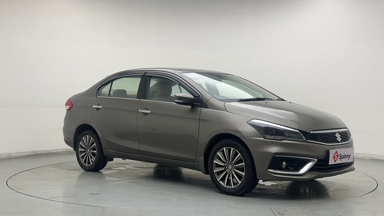 Used 2022 Maruti Suzuki Ciaz Alpha 1.5 Petrol Manual exterior RIGHT FRONT CORNER VIEW
