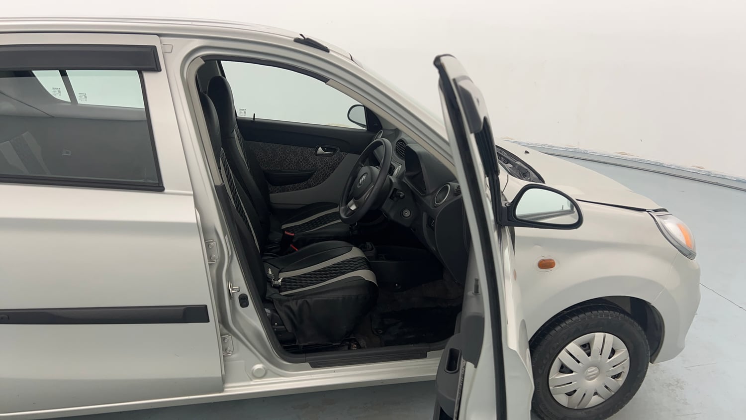 Used 2018 Maruti Suzuki Alto 800 VXi Petrol Manual interior RIGHT SIDE FRONT DOOR CABIN VIEW