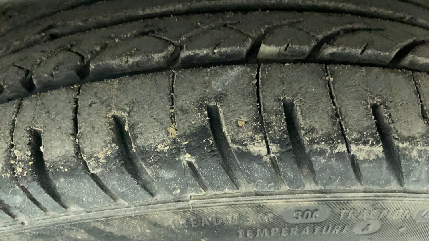 Used 2016 Ford Figo Trend 1.2 Ti-VCT Petrol Manual tyres LEFT FRONT TYRE TREAD VIEW