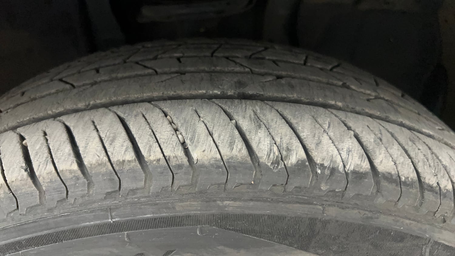 Used 2024 Nissan Magnite XE Petrol Manual tyres RIGHT FRONT TYRE TREAD VIEW