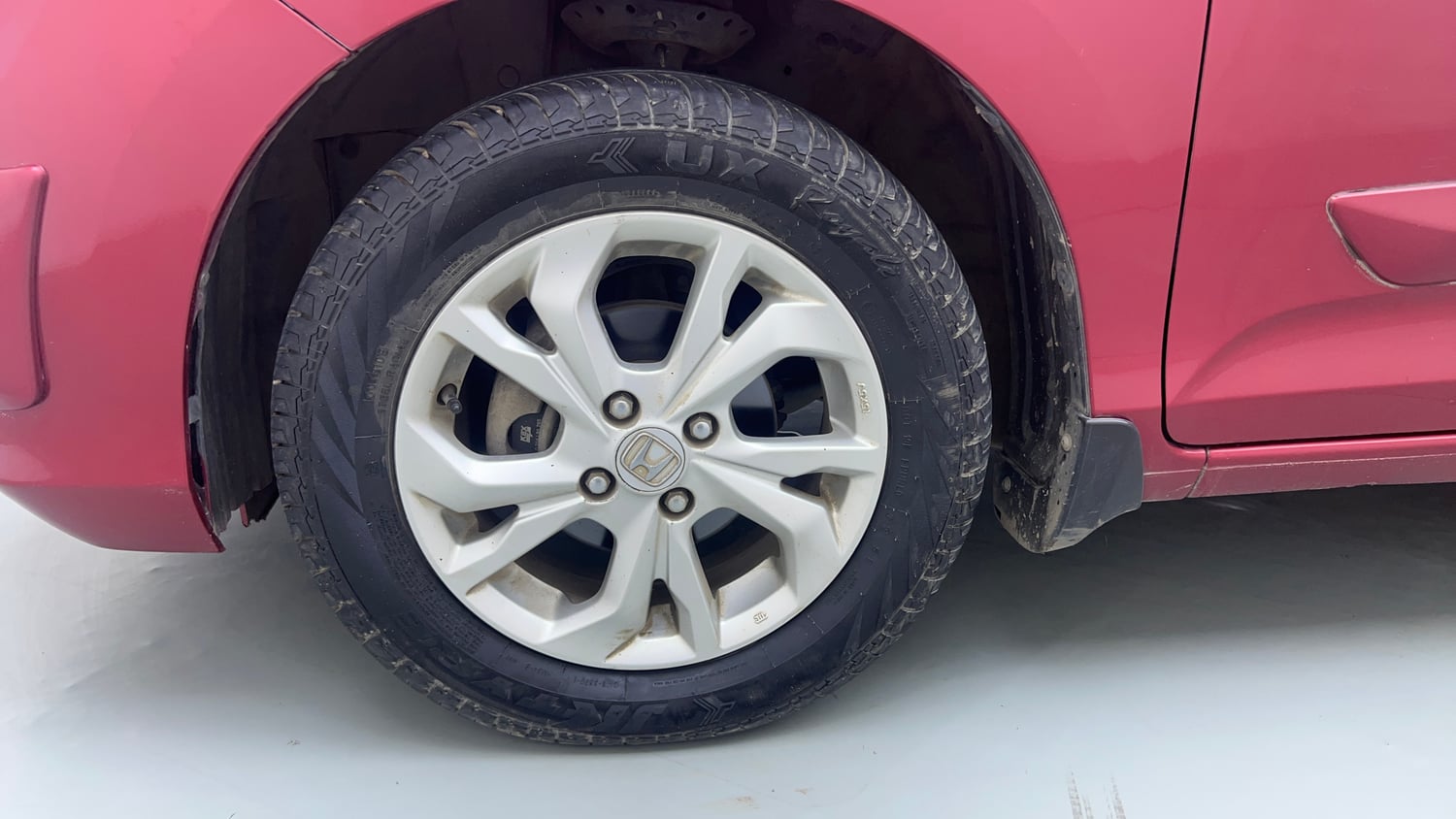 Used 2019 Honda Amaze 1.2 VX CVT Petrol Petrol Automatic tyres LEFT FRONT TYRE RIM VIEW