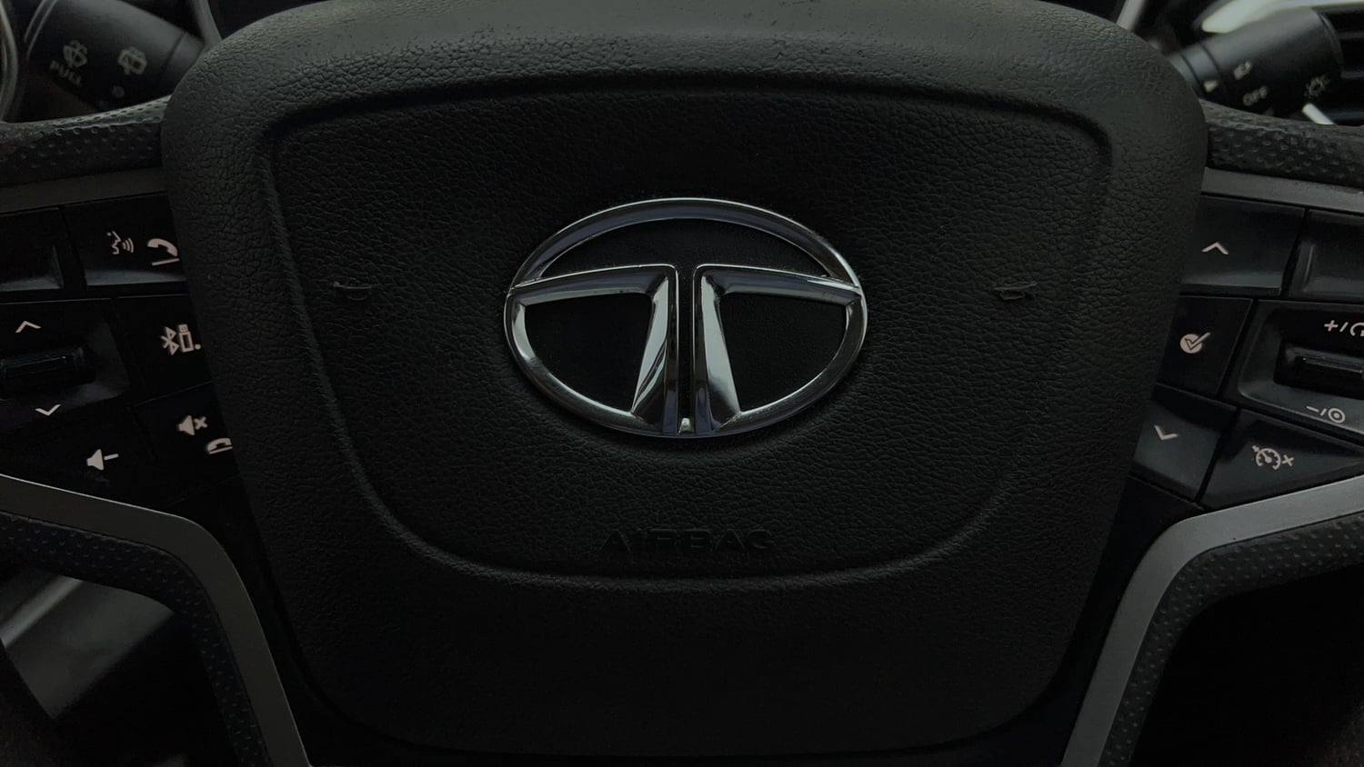 Used 2023 Tata Harrier XZA Plus Diesel Automatic top_features Airbags