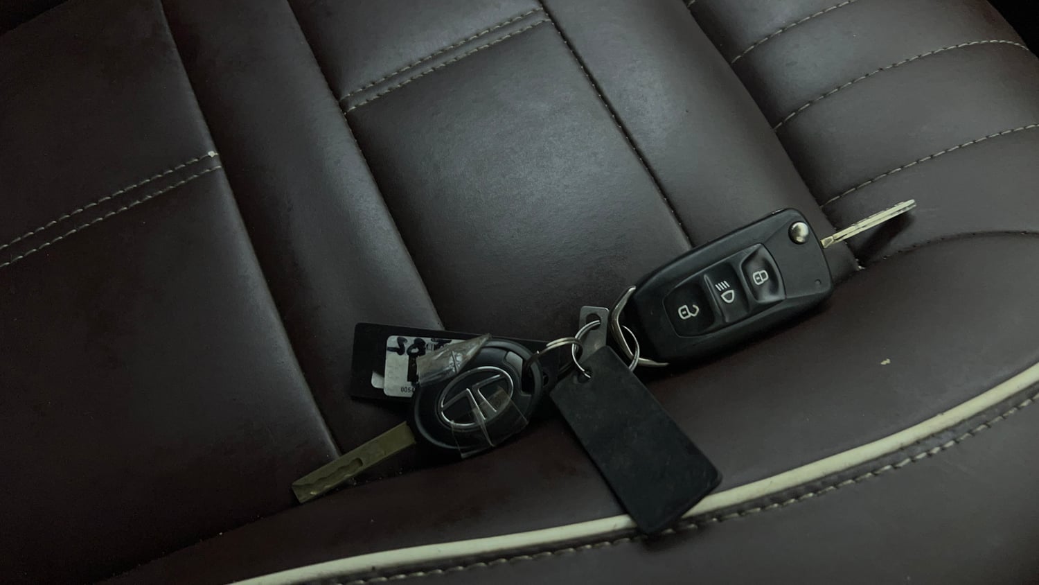 Used 2024 Tata Tiago XTA iCNG Cng Automatic extra CAR KEY VIEW