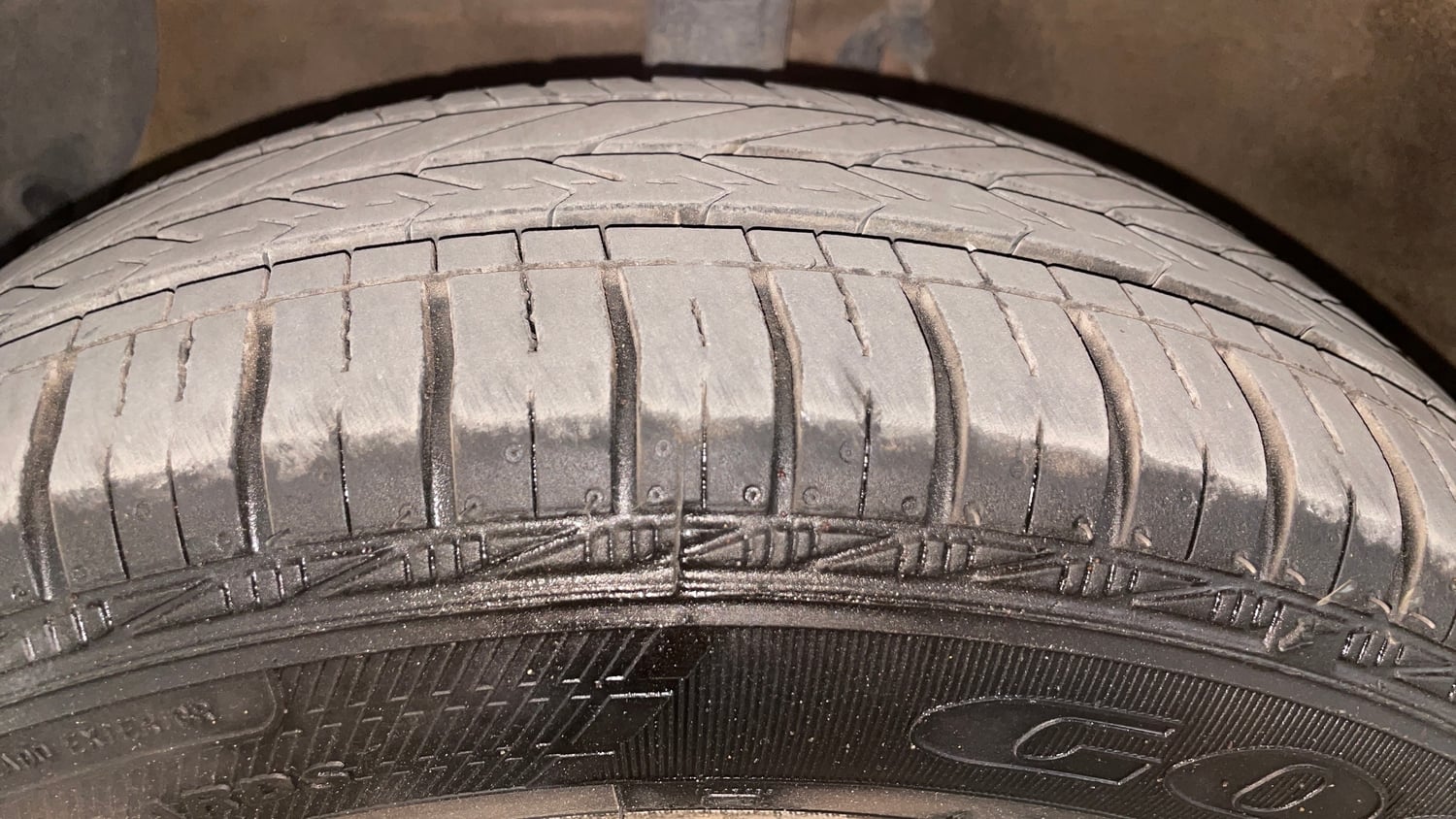 Used 2014 Hyundai Grand i10 Asta 1.2 Kappa VTVT Petrol Manual tyres LEFT FRONT TYRE TREAD VIEW