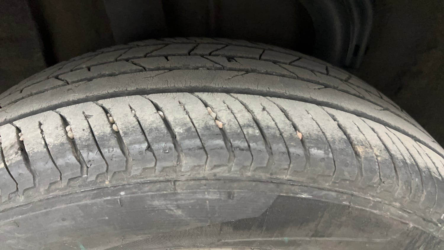 Used 2024 Nissan Magnite XE Petrol Manual tyres RIGHT REAR TYRE TREAD VIEW