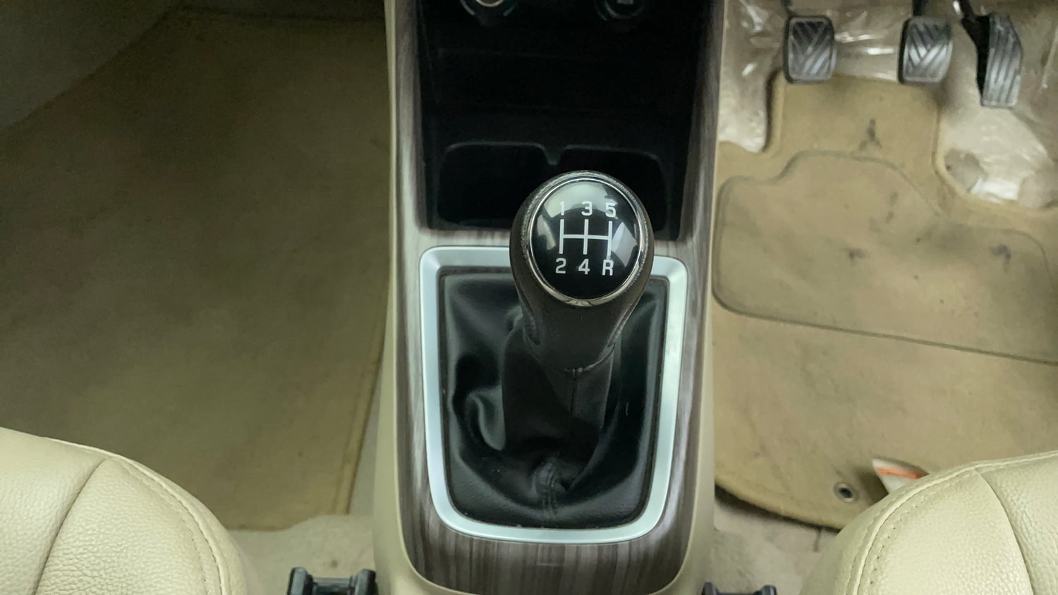 Used 2021 Maruti Suzuki Dzire VXi Petrol Manual interior GEAR  KNOB VIEW